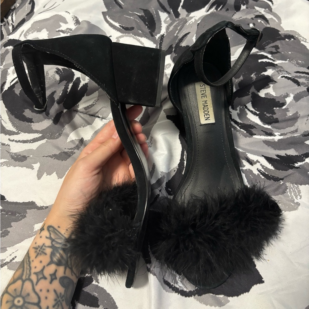 Steve Madden black feather toe heels